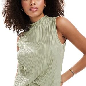 Nicola | Satin Plisse Sleeveless Shirt in Green Size M Medium